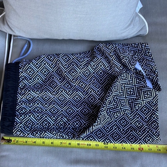 Quiet Storm geometric black and white print bathing suit trunks for Men XXL XL - Picture 8 of 11